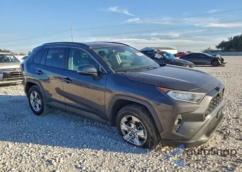 2021 Toyota Rav4 Xle z USA, uszkodzony, nr VIN 2T3W1RFV7MW115310